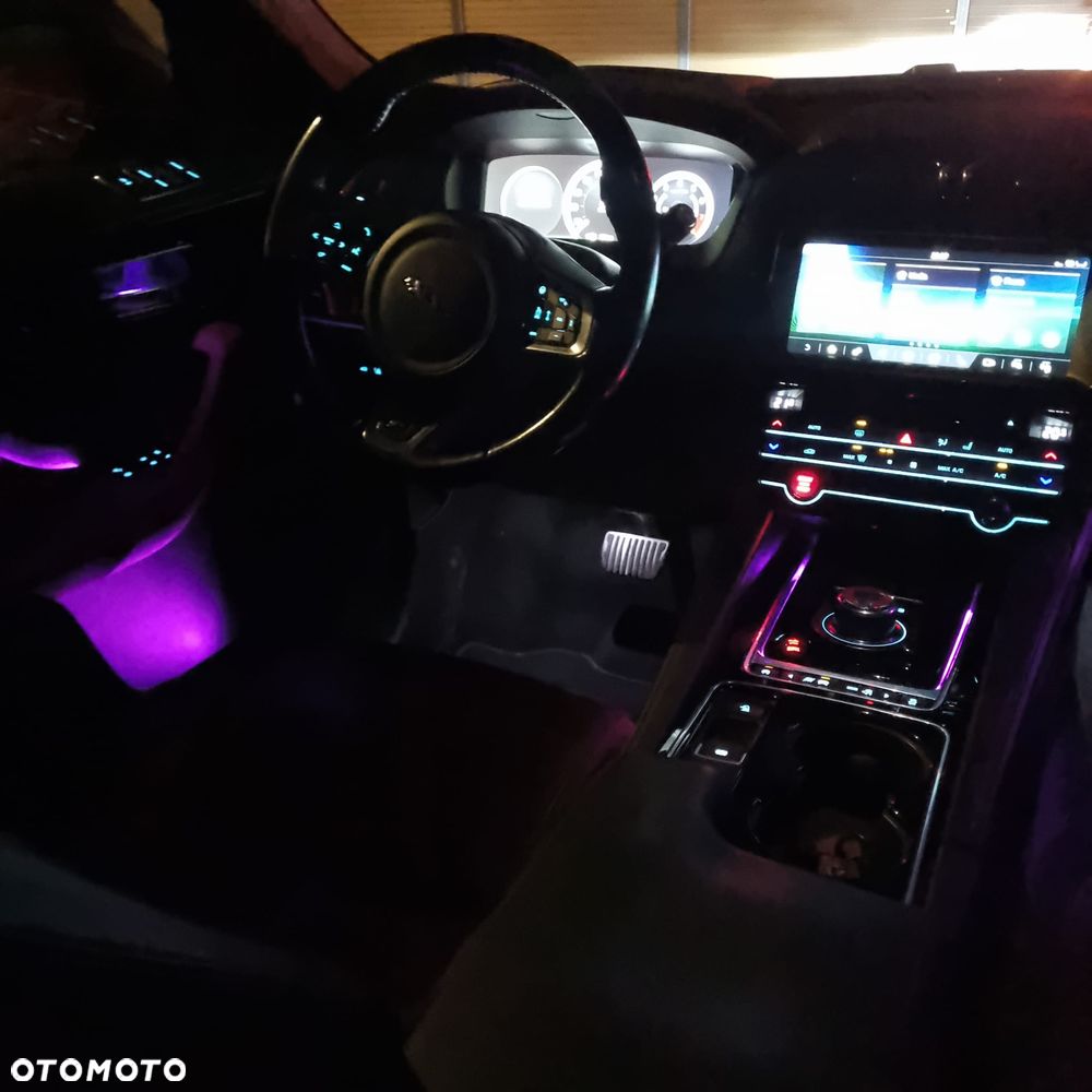 Jaguar F-Pace - 11