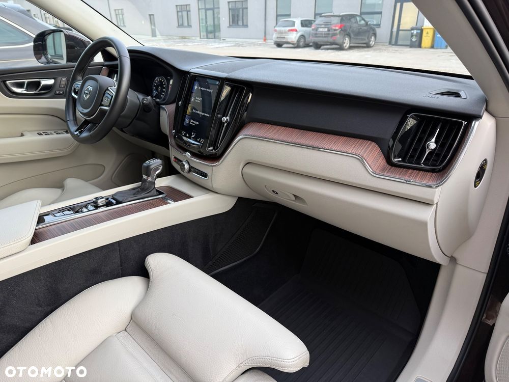 Volvo XC 60 D4 Momentum - 25