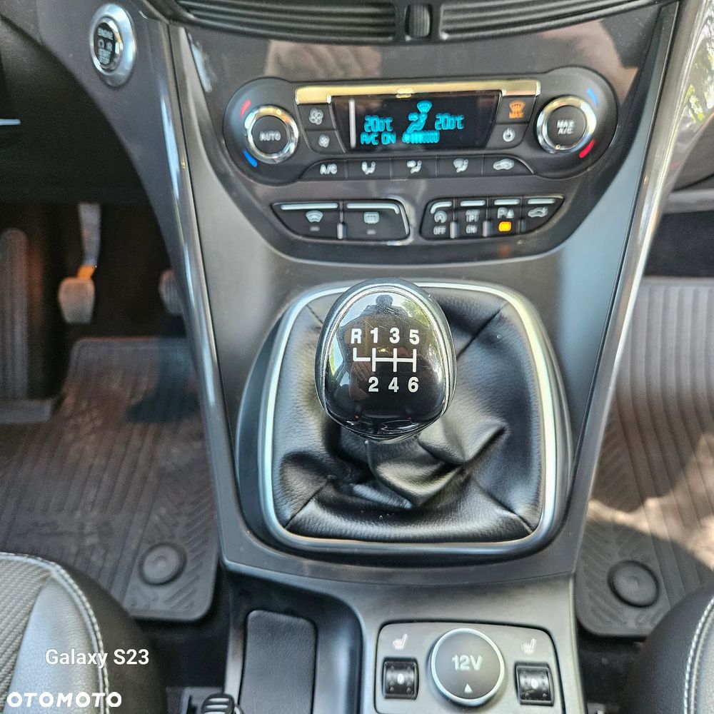 Ford Kuga 1.5 EcoBoost 2x4 Titanium - 32