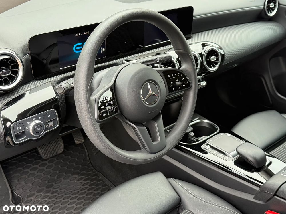 Mercedes-Benz CLA 250 e 8G-DCT Special Edition - 29