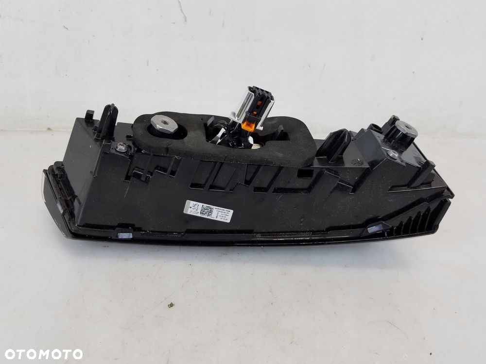 lampa tył w klapę peugeot 308 iii t10 hb - 12