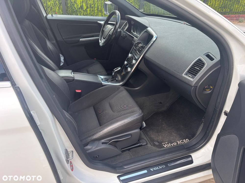 Volvo XC 60 T5 Drive-E R-Design Momentum - 8