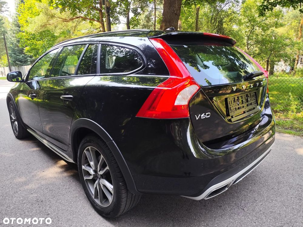 Volvo V60 Cross Country - 11