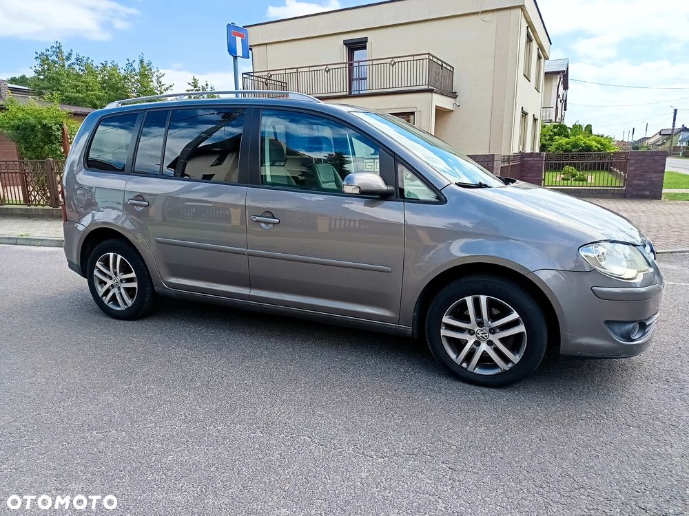 Volkswagen Touran - 10
