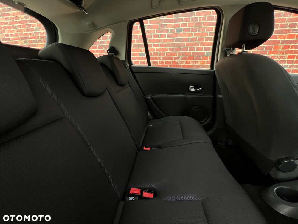 Renault Clio - 19