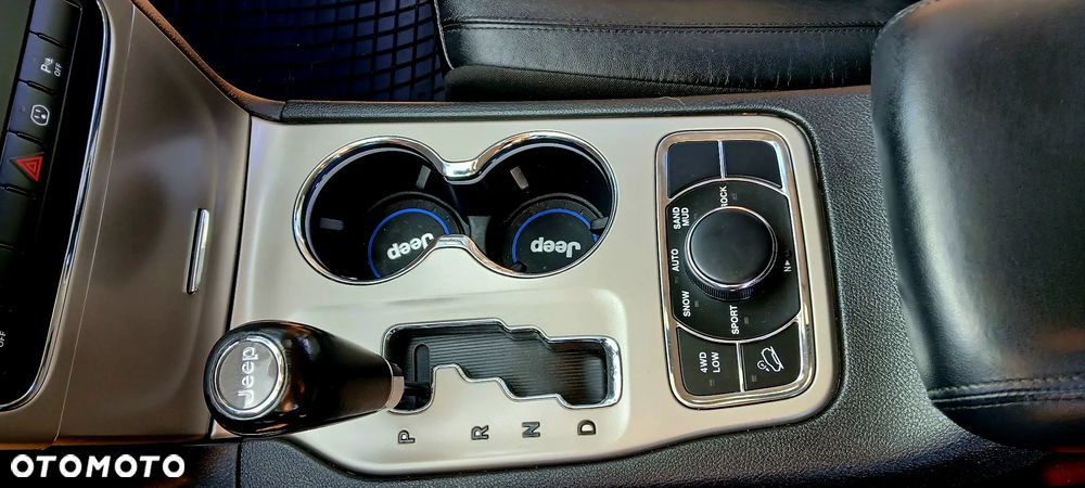 Jeep Grand Cherokee - 32