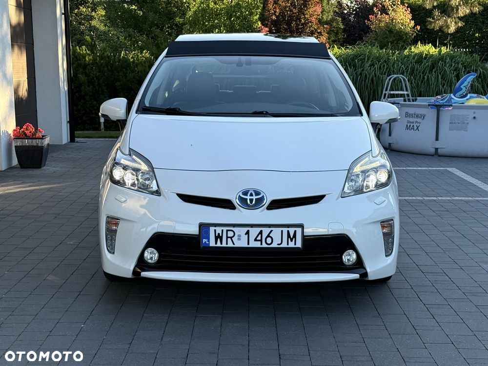 Toyota Prius (Hybrid) Executive - 12
