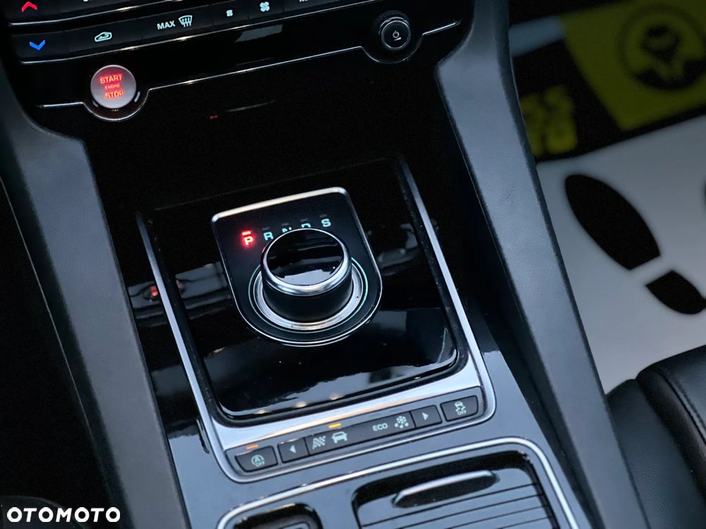 Jaguar F-Pace 25t AWD Prestige - 16