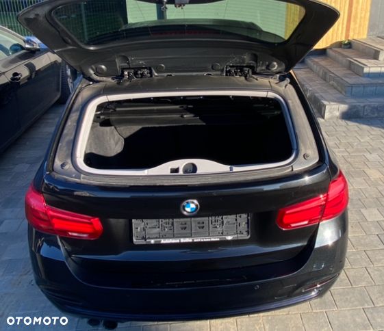 BMW Seria 3 330i Sport Line - 12