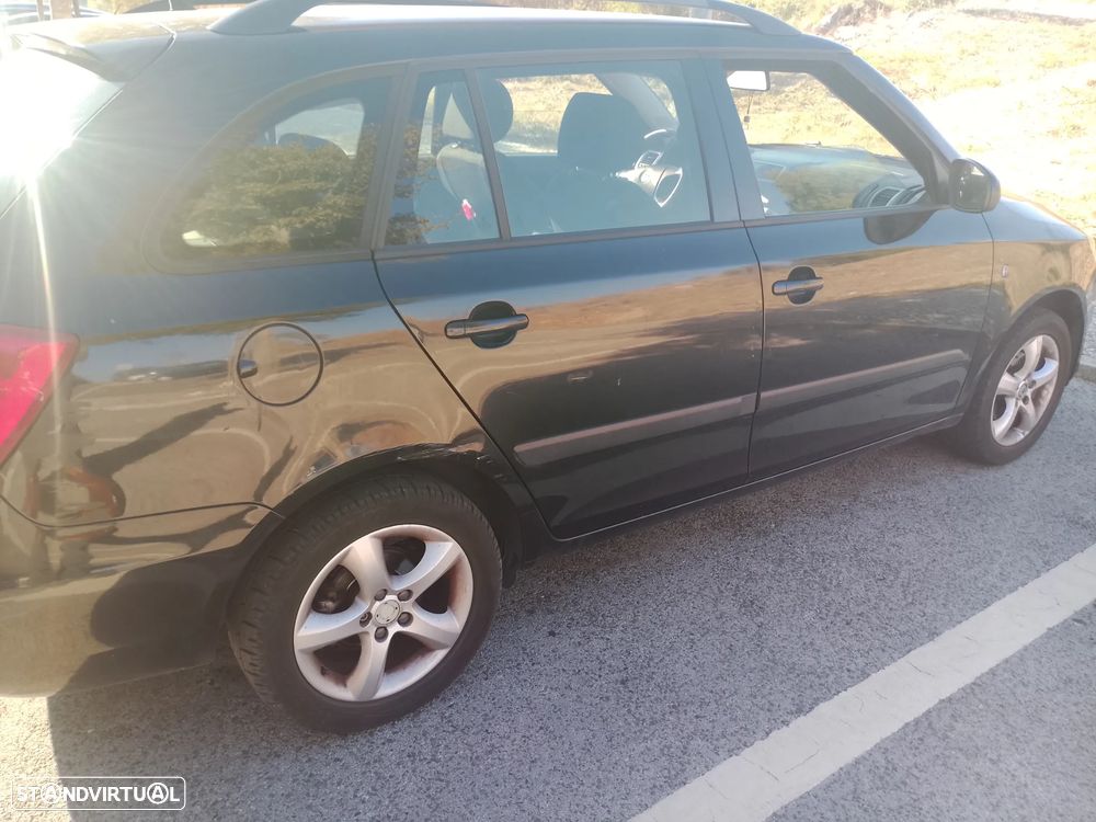 Skoda Fabia Break 1.4 Ambiente - 2