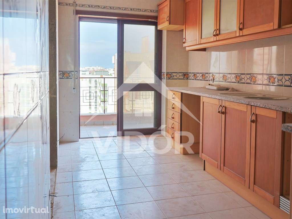 T3 no 8º andar com Parqueamento e Arrecadação - Grande imagem: 5/18