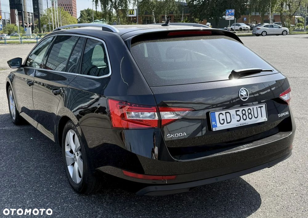 Skoda Superb 2.0 TDI Ambition DSG - 4