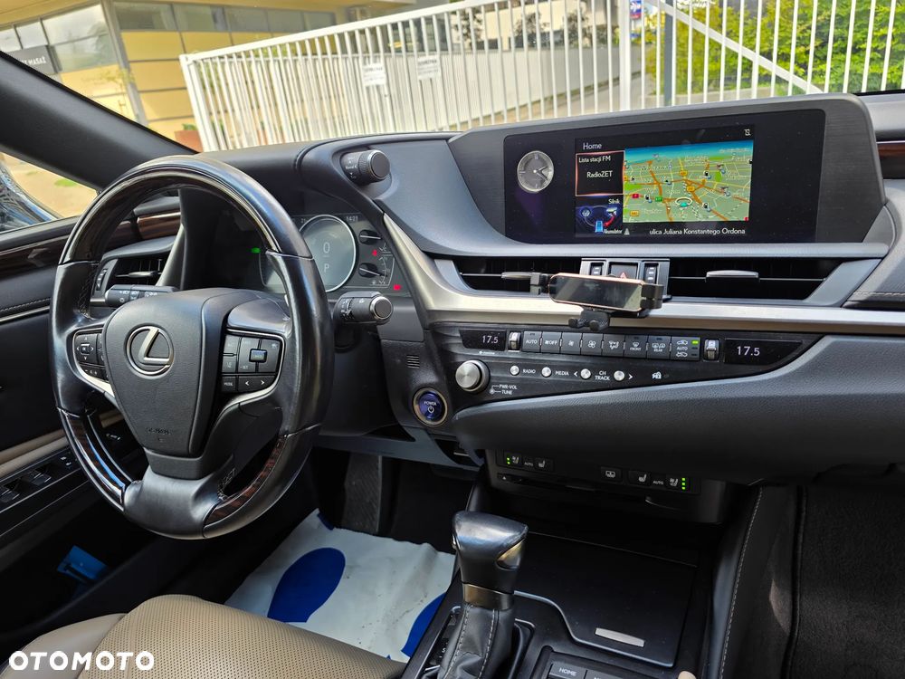 Lexus ES 300h Prestige - 10