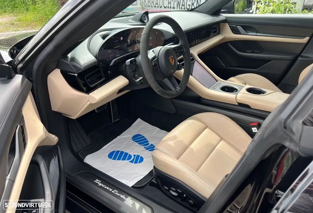 Porsche Taycan Turbo S - 14