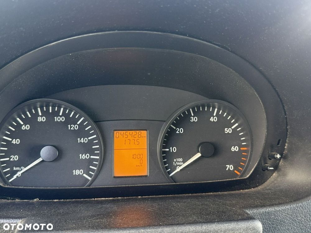 Mercedes-Benz Sprinter - 20