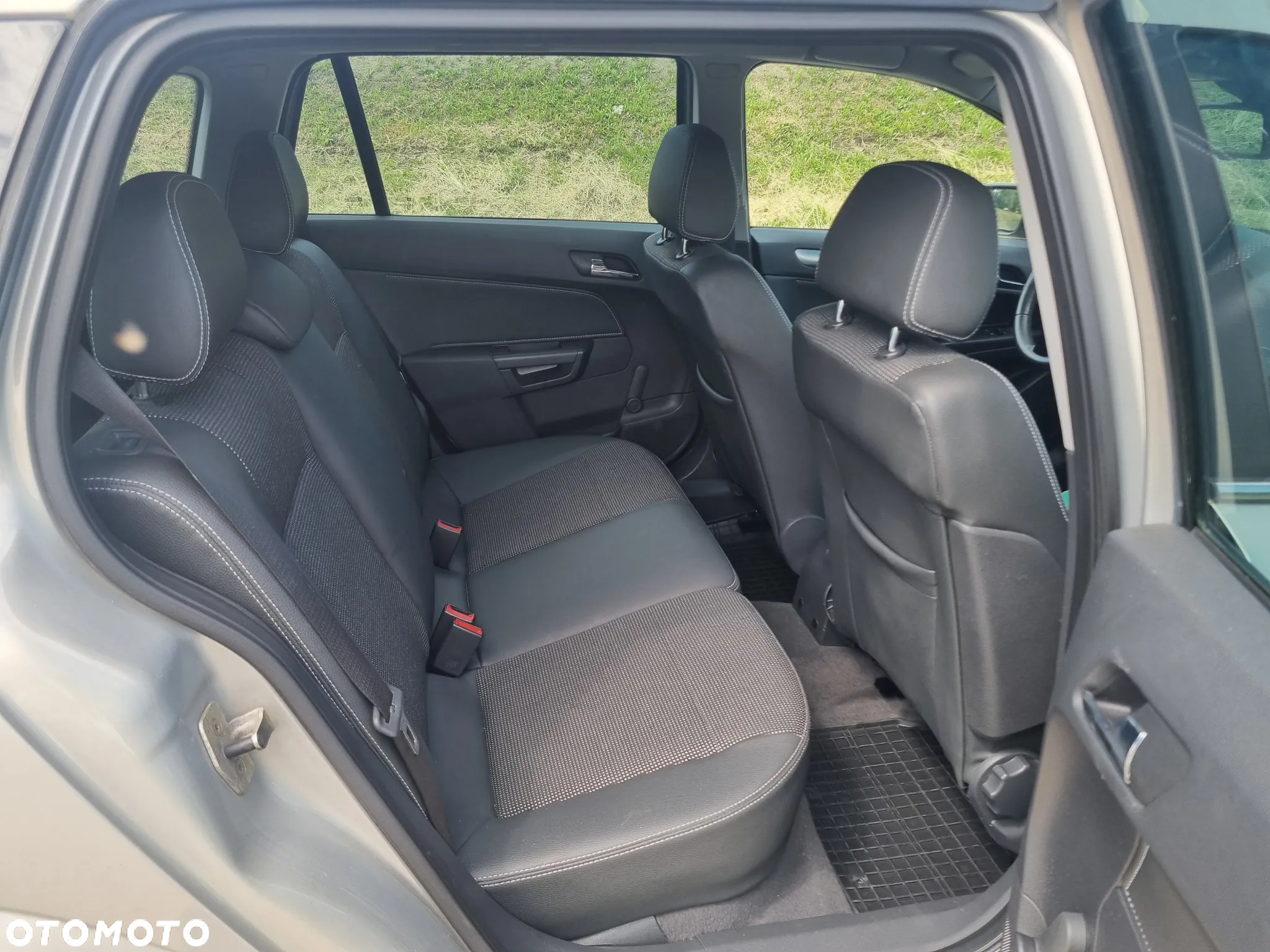 Opel Astra 1.6 Caravan Cosmo - 19