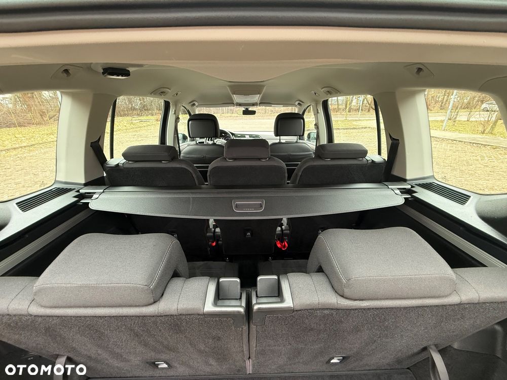 Volkswagen Touran 2.0 TDI SCR DSG ACTIVE - 8