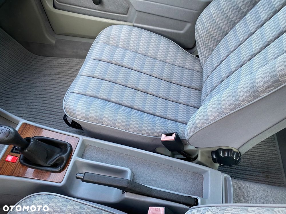Mercedes-Benz W201 (190) - 23