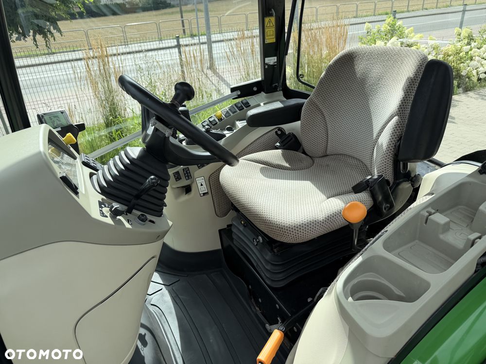 John Deere 4066R - 29