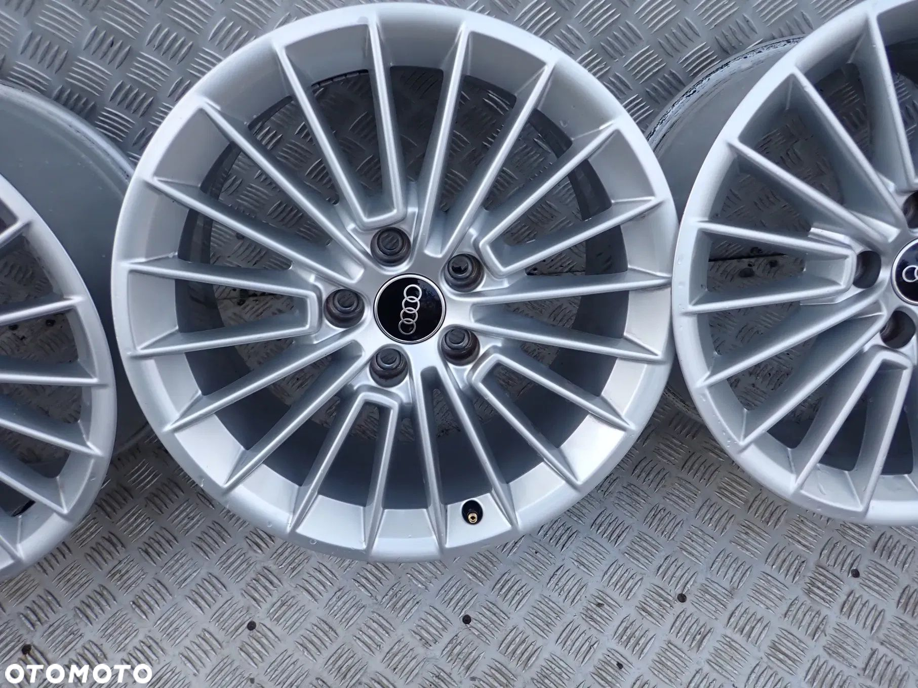 FELGI ALUMINIOWE AUDI 8x17 et 46 A3 A4 b5 b6 b7 A5 A6 A8 Q2 Q3 Q5 - 8Y0601025B - 5