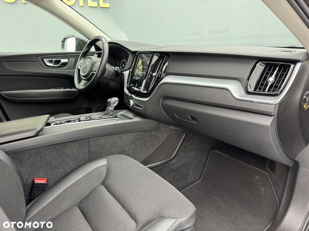 Volvo XC 60 D4 Momentum Pro - 22