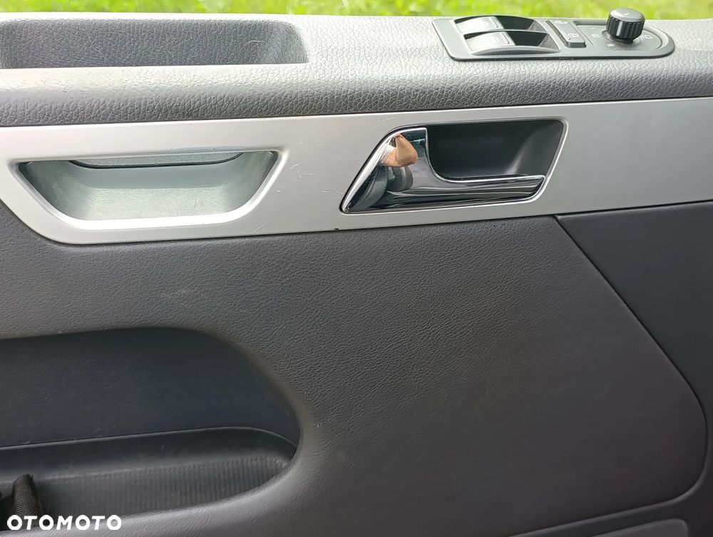 Volkswagen Multivan - 20