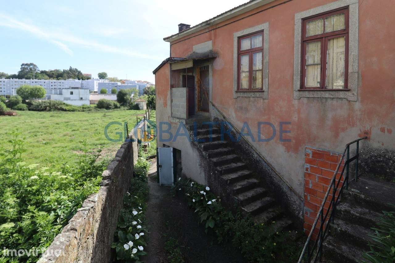 Moradia T4 para reabilitação total em Valbom - Grande imagem: 4/20