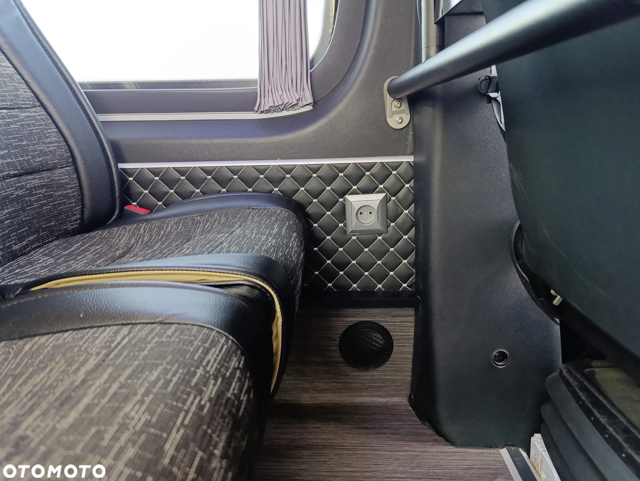 Mercedes-Benz Sprinter 517 - 19