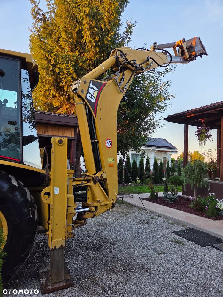 Caterpillar CAT 432D - 12