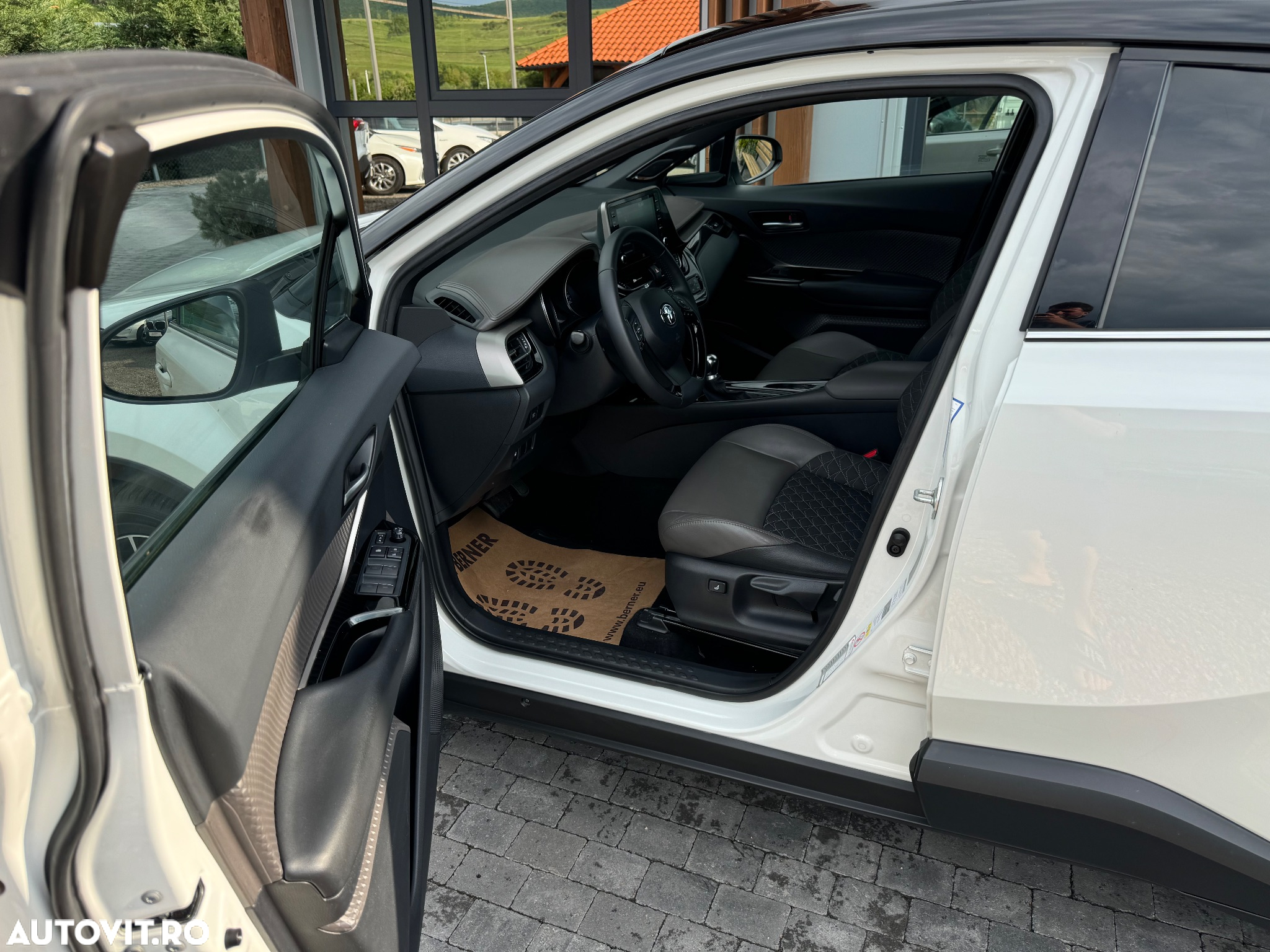 Toyota C-HR 1.8 Hybrid Black&White - 7