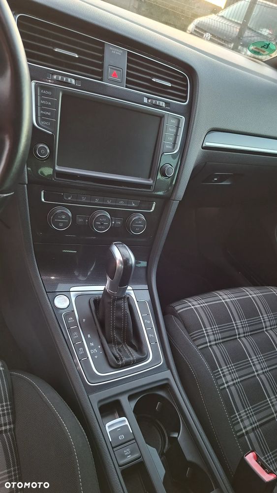 Volkswagen Golf - 20