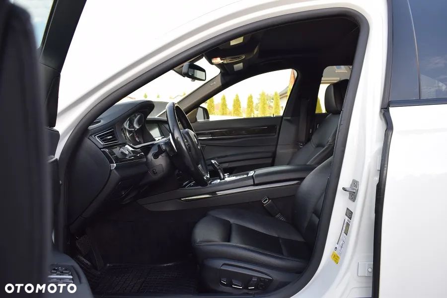 BMW Seria 7 740Li Edition Exclusive - 6