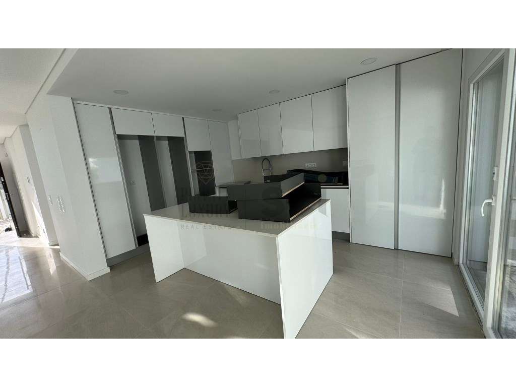 Moradia T4 Independente Azeitão 430 m2 com Piscina e Garagem - Grande imagem: 4/23