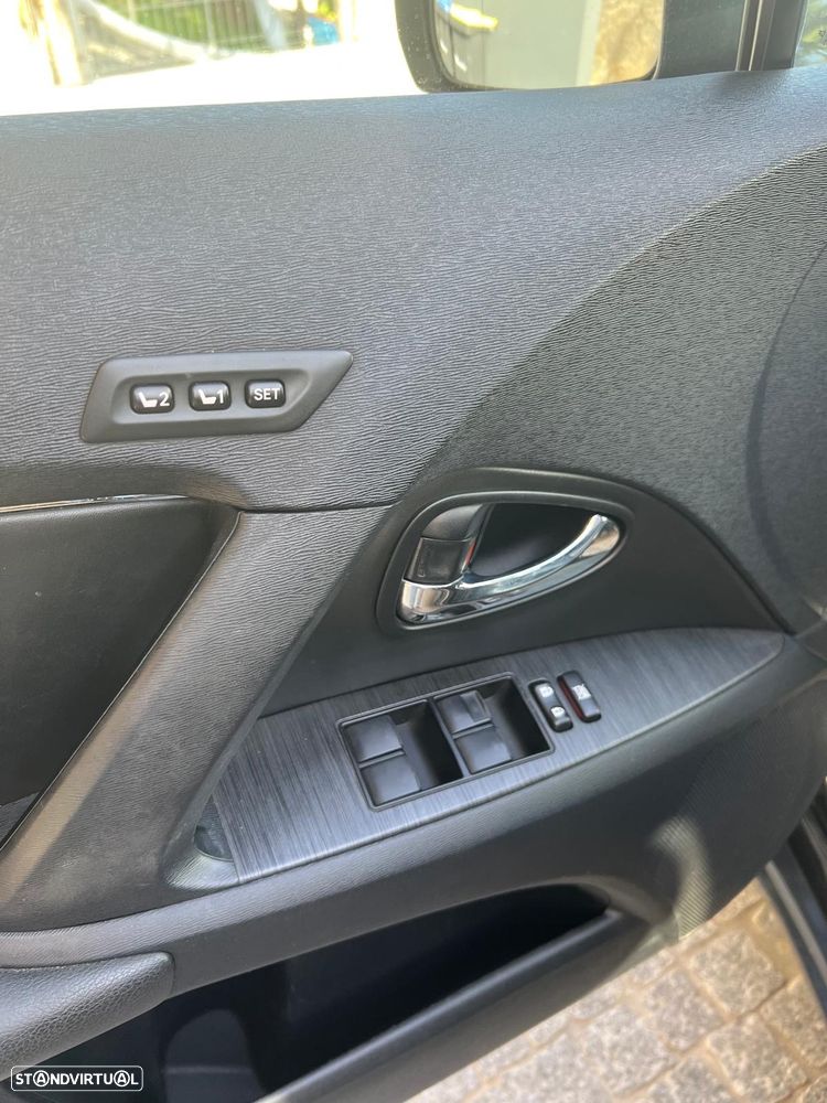 Toyota Avensis SW 2.0 D-4D Exclusive +Pele+GPS - 8