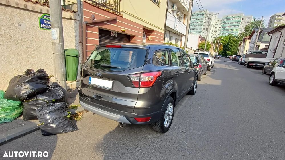 Ford Kuga 2.0 TDCi 4WD Powershift Titanium - 3
