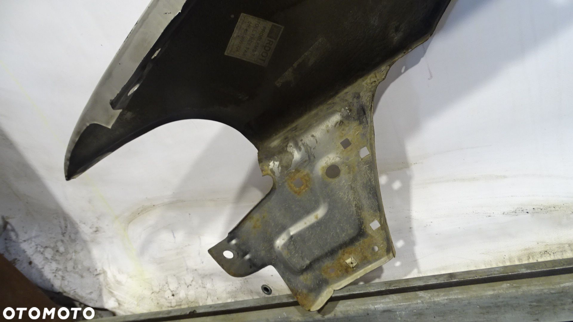 BŁOTNIK PRAWY PRZEDNI AUDI A4 B5 - 13