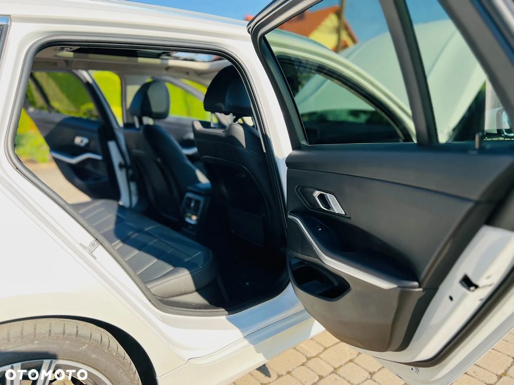 BMW Seria 3 320d xDrive Luxury Line sport - 19