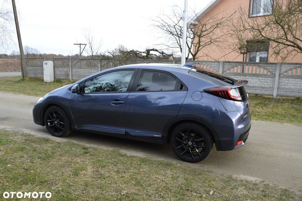 Honda Civic 1.6 i-DTEC Executive Black Edition - 9