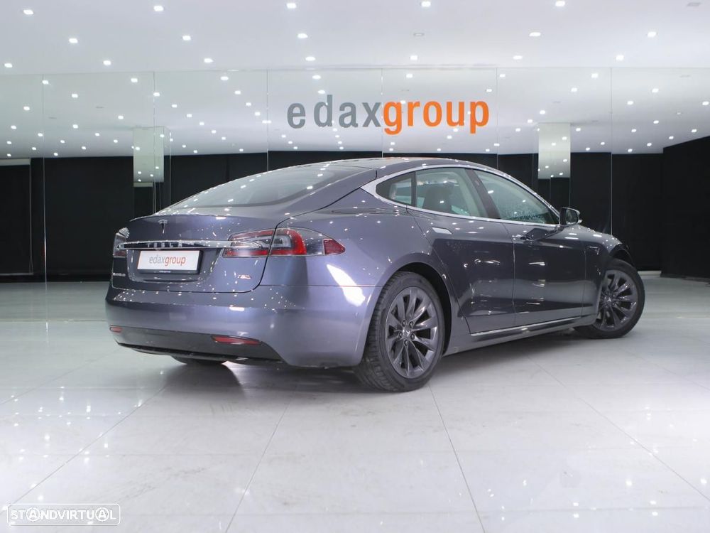 Tesla Model S - 4