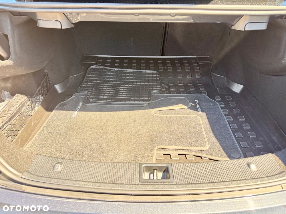 Mercedes-Benz Klasa C 250 CDI BlueEff Sport - 26