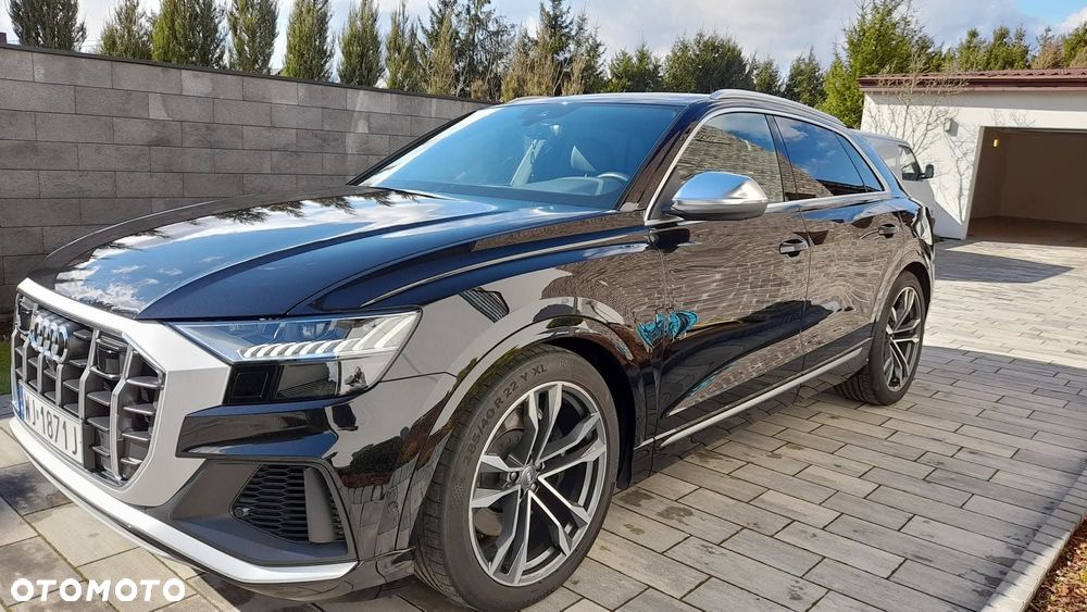 Audi SQ8 - 8