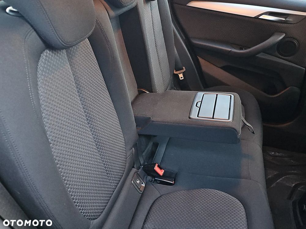 BMW X1 xDrive18d xLine - 28