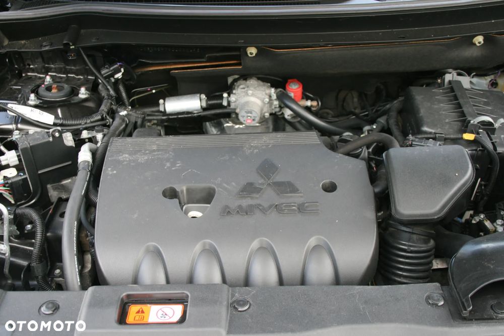 Mitsubishi Outlander - 25