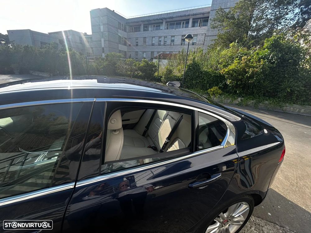 Jaguar XE 20d Aut. Prestige - 42