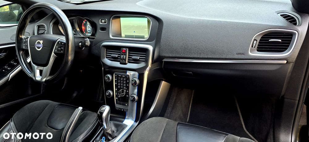 Volvo V40 D4 Drive-E R-Design Summum - 31