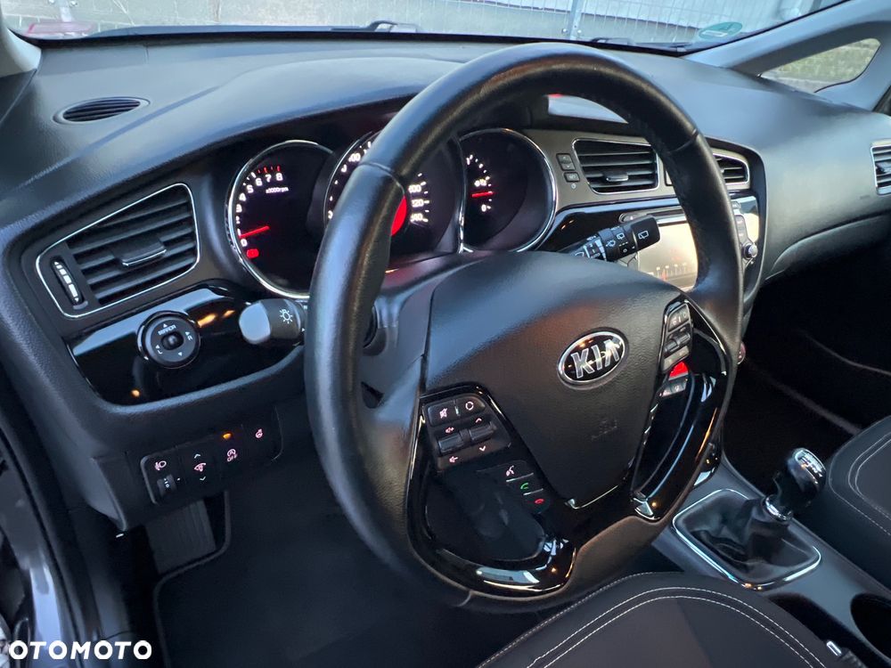 Kia Ceed 1.4 CVVT Dream Team Edition - 18