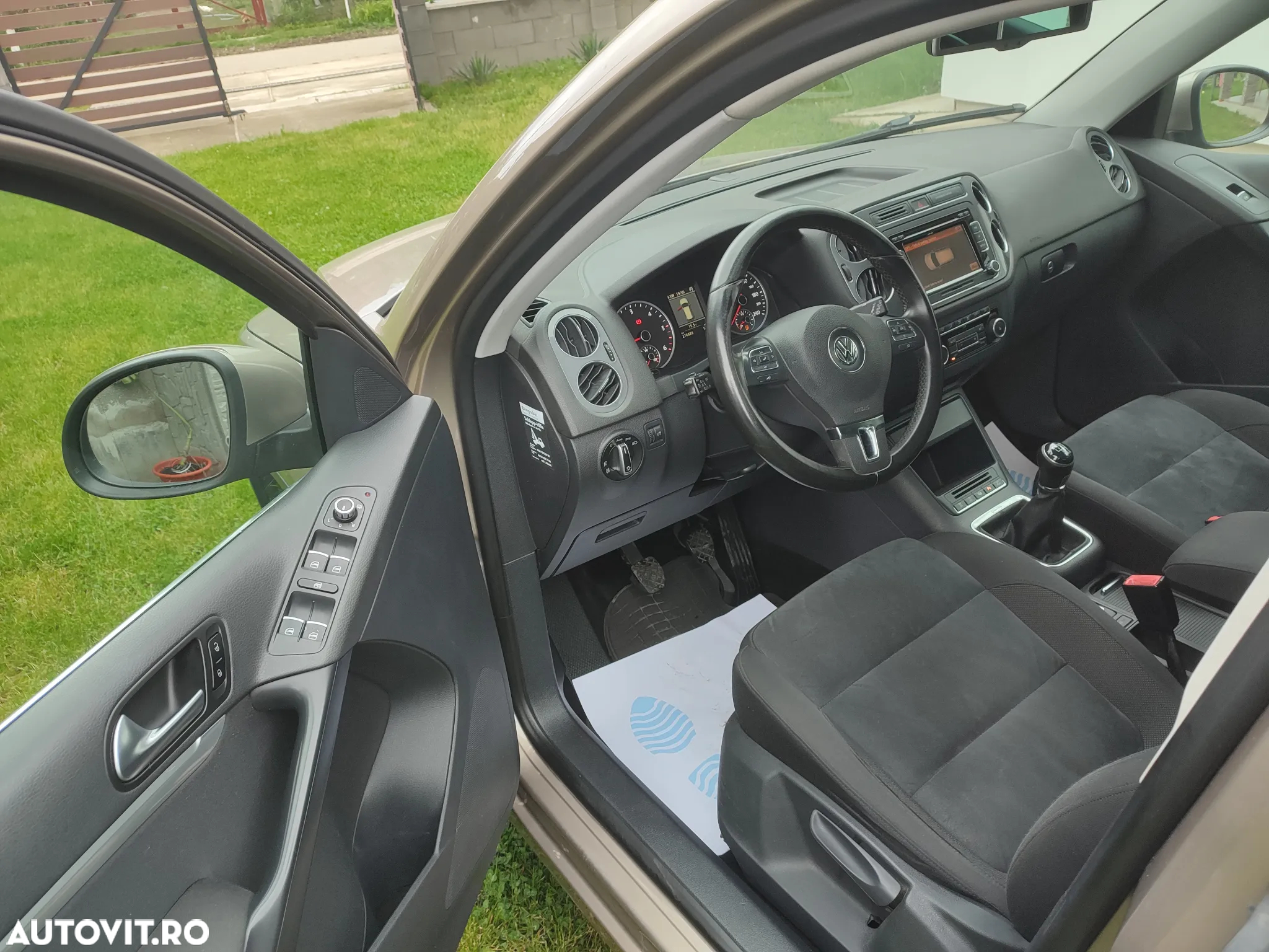 Volkswagen Tiguan 2.0 TDI 4Motion Track & Field - 9