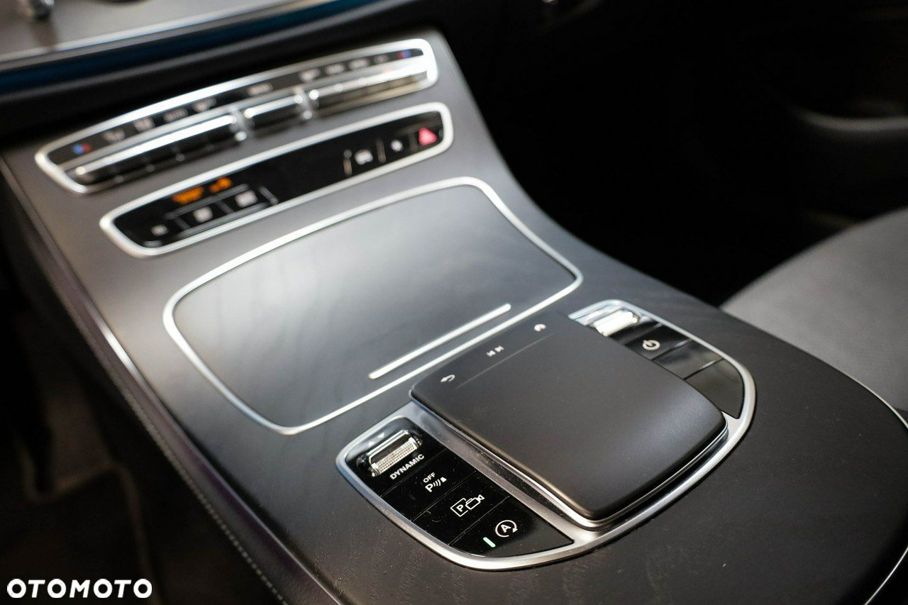 Mercedes-Benz Klasa E - 21