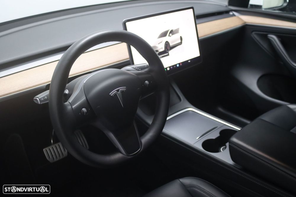Tesla Model Y Performance Dual Motor AWD - 12