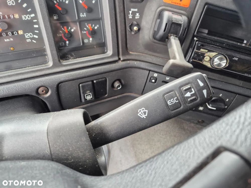 Volvo FM 7 / DO PRZEWOZU BYDŁA I KONI / 5 MIEJSC / POMIESZCZENIE MIESZKALNE / 1 WŁ / SUPER STAN / NIE ZAWODNE VOLVO / OKAZJA RYNKOWA! - 31